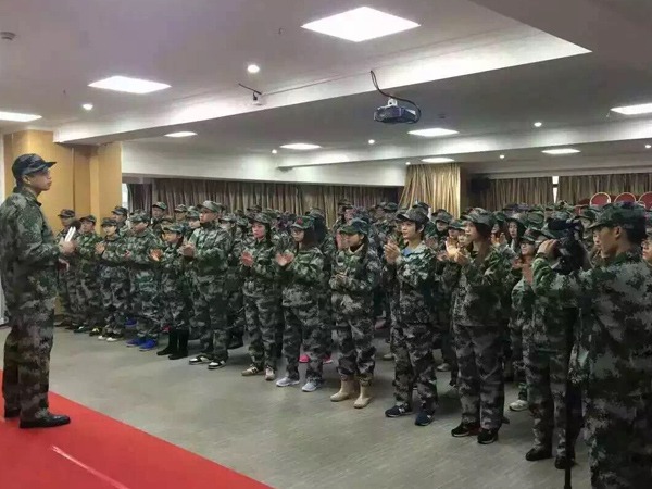 YY易游m6米乐团队拓展训练