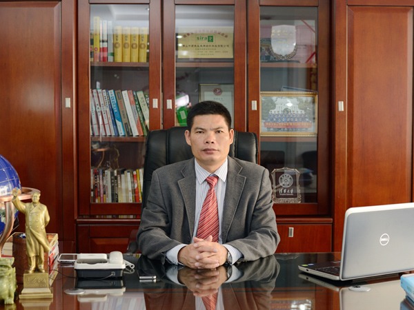 YY易游m6米乐董事长-黄日荣